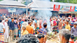 ডিলার নিয়োগে স্বচ্ছতা দাবি, বিক্ষোভ