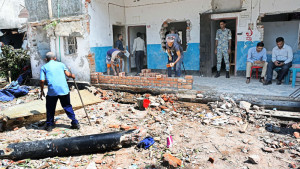 ধ্বংসস্তূপ সরিয়ে সংস্কার সীমিত পরিসরে সেবা
