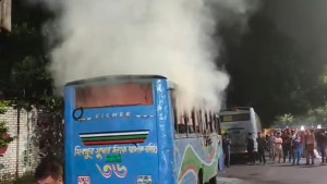 কাফরুলে বাসে আগুন, যাত্রাবাড়ীসহ ছয় স্থানে ককটেল বিস্ফোরণ