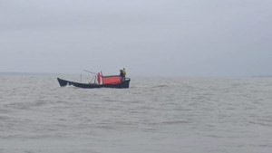 বঙ্গোপসাগরে ট্রলার ডুবে ১১ জেলে উদ্ধার, নিখোঁজ ২