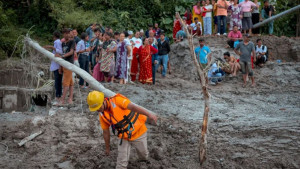 সংকটময় পর্যায়ে উদ্ধার অভিযান, আশায় স্বজনরা