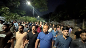 ঢাবিতে ককটেল বিস্ফোরণের প্রতিবাদে ছাত্রদলের বিক্ষোভ