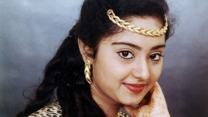 প্রথম প্রেমে ব্যর্থতার পর ভেঙেছে দুই বিয়ে, কোথায় আছেন সেই অভিনেত্রী
