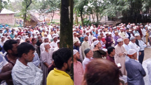স্বামীর কবরের পাশে ফিরোজ বেগমের দাফন, পরিবারের দায়িত্ব নেবেন প্রতিমন্ত্রী