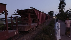 মালবাহী ট্রেনের বগি লাইনচ্যুত, ঢাকা-ময়মনসিংহ রুটে ট্রেন চলাচল বন্ধ