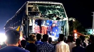 কুমিল্লায় আবারও স্লিপার বাসে আগুন, অল্পের জন্য রক্ষা পেলেন যাত্রীরা