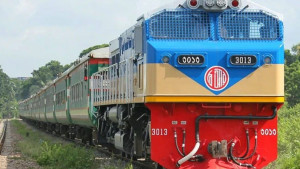 সান্তাহারে কুড়িগ্রাম এক্সপ্রেস লাইনচ্যুত, ট্রেন চলাচল বন্ধ