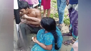 রাতভর খুঁটিতে বাঁধা বাবাকে চা-রুটি খাওয়ালেন মেয়ে, ভিডিও ভাইরালের পর মিলল মুক্তি