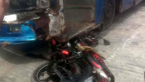 অভয়নগরে মোটরসাইকেলে বাসের ধাক্কা, ফুফু-ভাতিজার মৃত্যু