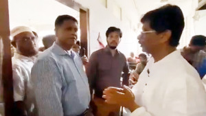‘সুইপার আর হারপিক নিয়ে আসেন, আমি বাথরুম ক্লিন করব’