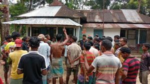 পিএফের টাকা আত্মসাতের ঘটনায় উত্তেজনা, শ্রমিকদের বিক্ষোভ