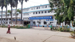 লিফট অচল রেখে কোটি টাকা আত্মসাৎ, রোগীদের ভোগান্তি