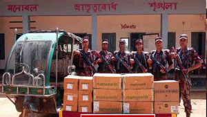 প্রতিনিয়ত ধরা পড়ছে চোরাচালান ধরাছোঁয়ার বাইরে চক্রের সদস্যরা