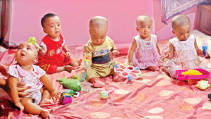 ঘরজুড়ে এখন পাঁচ শিশুর কোলাহল