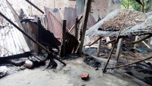 পরকীয়ার অভিযোগে মারধর বাড়িতে অগ্নিসংযোগ