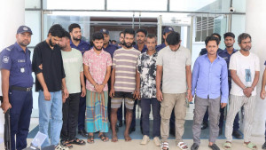 সীতাকুণ্ডে অস্ত্রের মহড়া দেওয়া তিনজন গ্রেপ্তার