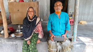 ‘বছরের ওমাথায় একটা হারায়ছে, এমাথায় এটা হারালো, এহন আমরা চলব ক্যাম্বা’