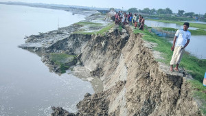 বেড়িবাঁধ ভেঙে কপোতাক্ষ নদে, ১২ গ্রাম প্লাবিত হওয়ার শঙ্কা