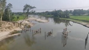 তেঁতুলিয়ায় অবৈধভাবে বালু-পাথর উত্তোলন, ঝুঁকিতে শিল্প প্রতিষ্ঠান 