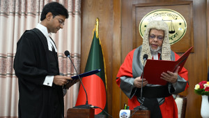 হাইকোর্টের স্থায়ী বিচারপতি হিসেবে শপথ নিলেন দেবাশীষ রায় চৌধুরী