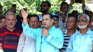 ‘আপা আপা করিস নারে, আপা আর আসবে নারে’