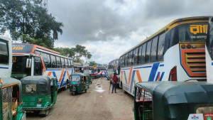 জামালপুর-ঢাকা রুটে বাস চলাচল বন্ধ, দুর্ভোগে যাত্রীরা