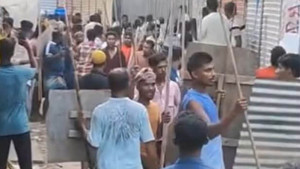 বরযাত্রীর গাড়ি আটকে ‘মিষ্টি’র টাকা দাবি, সংঘর্ষে আহত ৫০