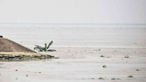 পদ্মায় নৌকাডুবি: নিখোঁজ ১০ জনকে উদ্ধার করল বিএসএফ