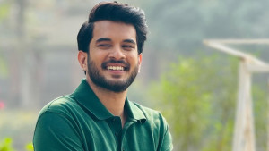 নির্মাতা হিসেবে শুরু, অভিনয়ে পেলেন আলাদা পরিচিতি