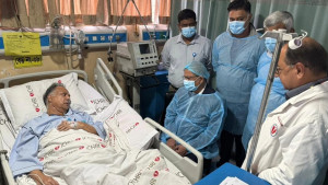 বিদ্যুৎমন্ত্রী ইকবাল হাসানকে দেখতে হাসপাতালে রাষ্ট্রপতি
