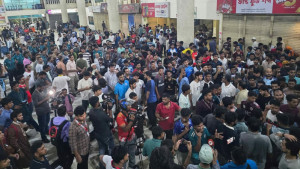 রাবি শিক্ষার্থীকে মারধর, প্রতিবাদে রাজশাহী রেলস্টেশনে ভাঙচুর