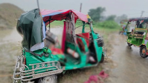 ধামরাইয়ে পিকআপ-অটোরিকশার সংঘর্ষে শিশুসহ নিহত ৩