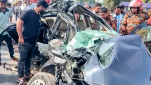 মুন্সীগঞ্জে বাস-প্রাইভেটকার মুখোমুখি সংঘর্ষে চালকসহ নিহত ৪