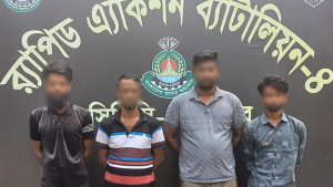 পুলিশ পরিচয় পেয়ে হামলাকারীরা আরও মারমুখী হয়ে ওঠে