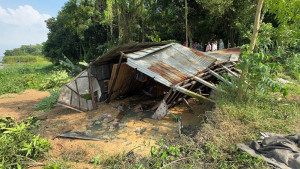 ধলেশ্বরী নদীর ভাঙন ঝুঁকিতে বসতবাড়ি