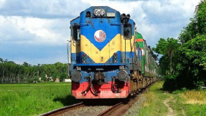 রাজশাহীতে ট্রেন লাইনচ্যুত, সাড়ে তিন ঘণ্টা পর রেল চলাচল স্বাভাবিক