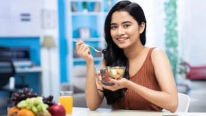 ত্বকের যত্ন নিয়েও উজ্জ্বলতা নেই, বদলান খাদ্যাভ্যাস