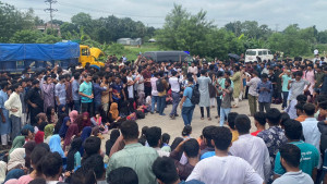 অপ্রতিম হত্যার বিচার দাবিতে কুমিল্লায় মহাসড়ক অবরোধ