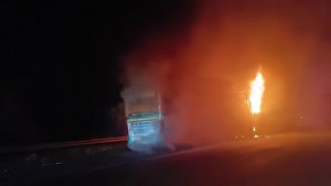 ভারতে স্লিপার বাসে আগুন, নিহত ৯