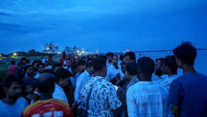 বিয়ের অনুষ্ঠানে যাওয়ার পথে ট্রলার ডুবি, ৪ জন নিখোঁজ
