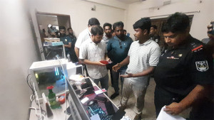 যশোরে অনলাইন হ্যাকিং চক্রের ৪ সদস্য আটক