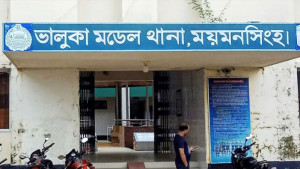 বজ্রপাতে ধসে পড়ল মাটির ঘরের দেয়াল, ঘুমন্ত শিশুর মৃত্যু