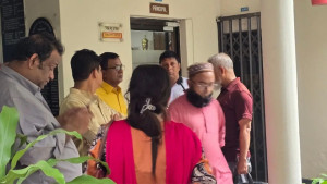বুলিং, কোচিং বাণিজ্যের বিষয়ে আলোচনার দাবি, অধ্যক্ষের ‘না’