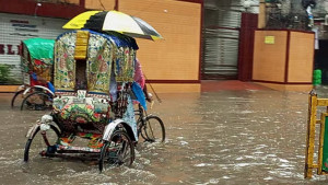রাজধানীতে ৯ ঘণ্টায় ৪৯ মিলিমিটার বৃষ্টি, বিভিন্ন এলাকায় জলাবদ্ধতা