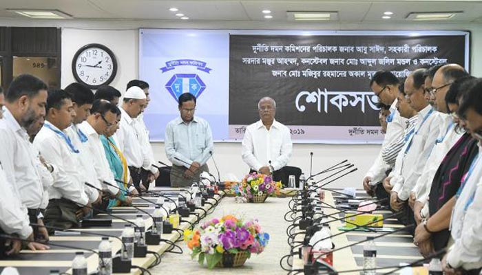 'দুদকে এখন আর তদবির বাণিজ্য নেই' 'দুদকে এখন আর তদবির বাণিজ্য নেই'