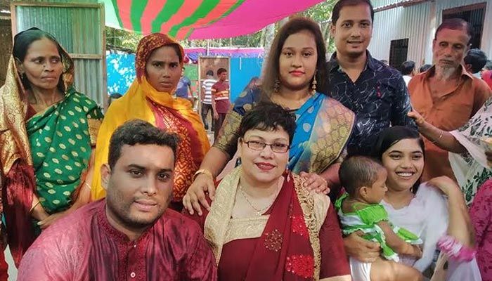 স্বামীকে নিতে ফরিদপুরে আমেরিকার শ্যারুন স্বামীকে নিতে ফরিদপুরে আমেরিকার শ্যারুন