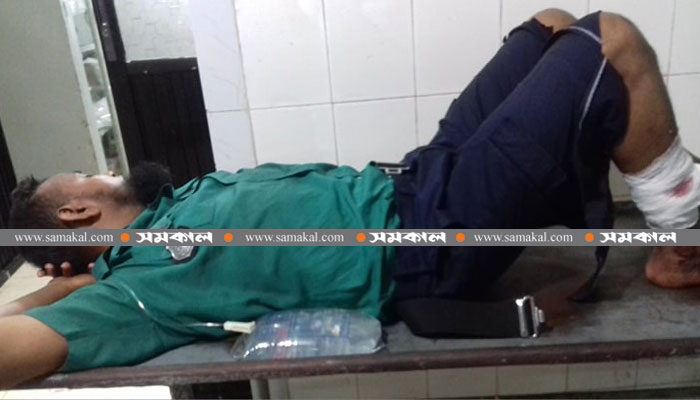 পুলিশের ওপর বোমা হামলায় জড়িত অভিযোগে গ্রেফতার ২ পুলিশের ওপর বোমা হামলায় জড়িত অভিযোগে গ্রেফতার ২