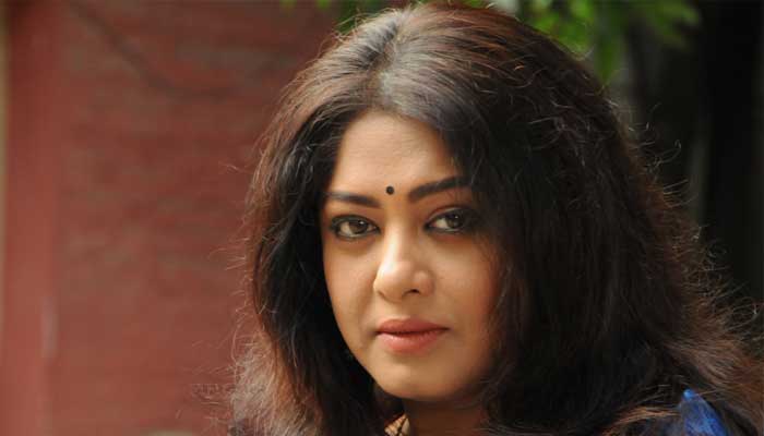 মৌসুমীর একা লড়াই মৌসুমীর একা লড়াই