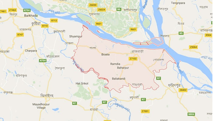 প্রেমে বাধা দেওয়ায় মাকে কুপিয়ে হত্যা করল মেয়ে প্রেমে বাধা দেওয়ায় মাকে কুপিয়ে হত্যা করল মেয়ে