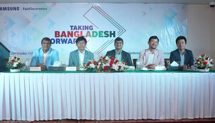 'কারখানা স্থাপনের প্রথম বছরে স্যামসাং কারখানায় ১৫ লাখ স্মার্টফোন উৎপাদন' 'কারখানা স্থাপনের প্রথম বছরে স্যামসাং কারখানায় ১৫ লাখ স্মার্টফোন উৎপাদন'